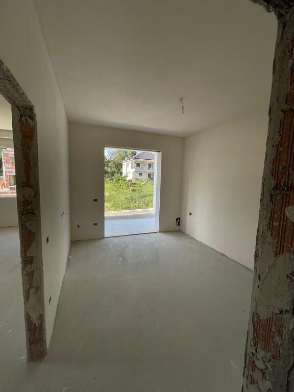 Apartament për shitje në fazën e ndërtimit 2+1+2