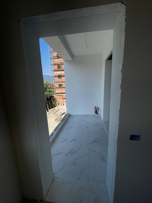 Apartament për shitje në fazën e ndërtimit 2+1+2