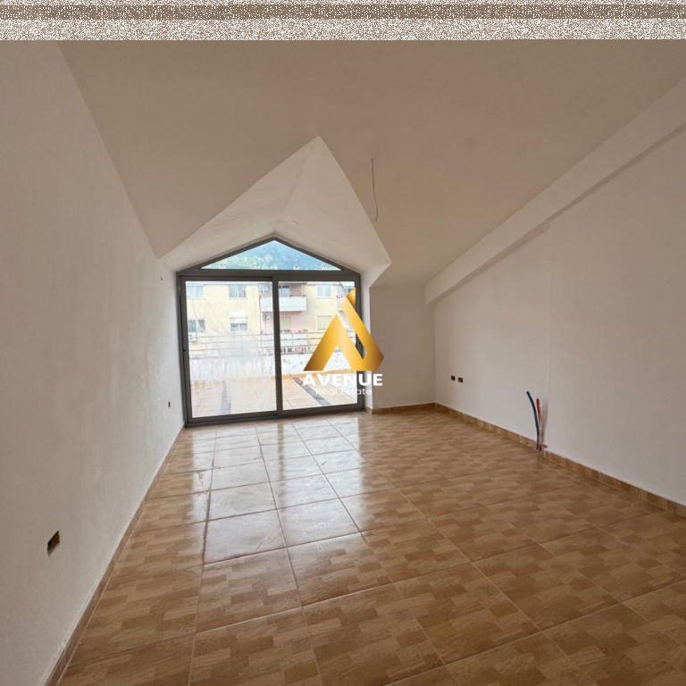 SHITET APARTAMENT 3+1+2+ VERANDE NE FRESK, TIRANE