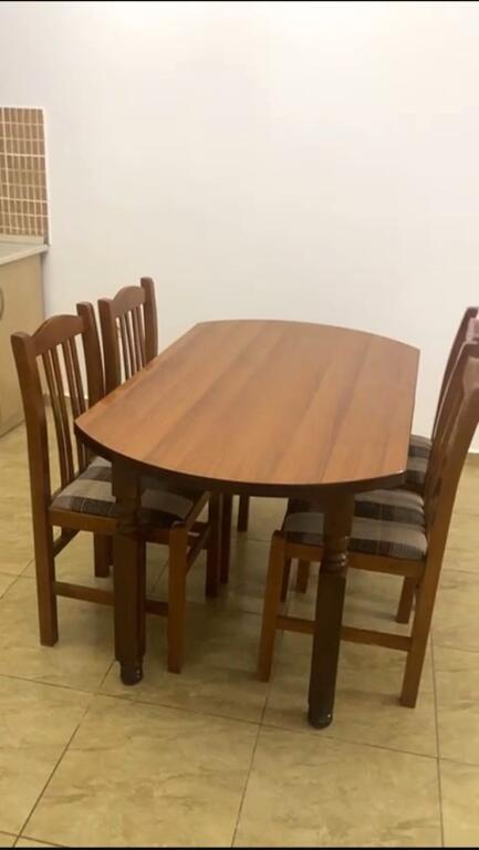 🏢Rruga Kongresi i Manastirit, pranë Pediatrisë, jepet me qera apartament 2+1+2 me post parkimi, e mobiluar.