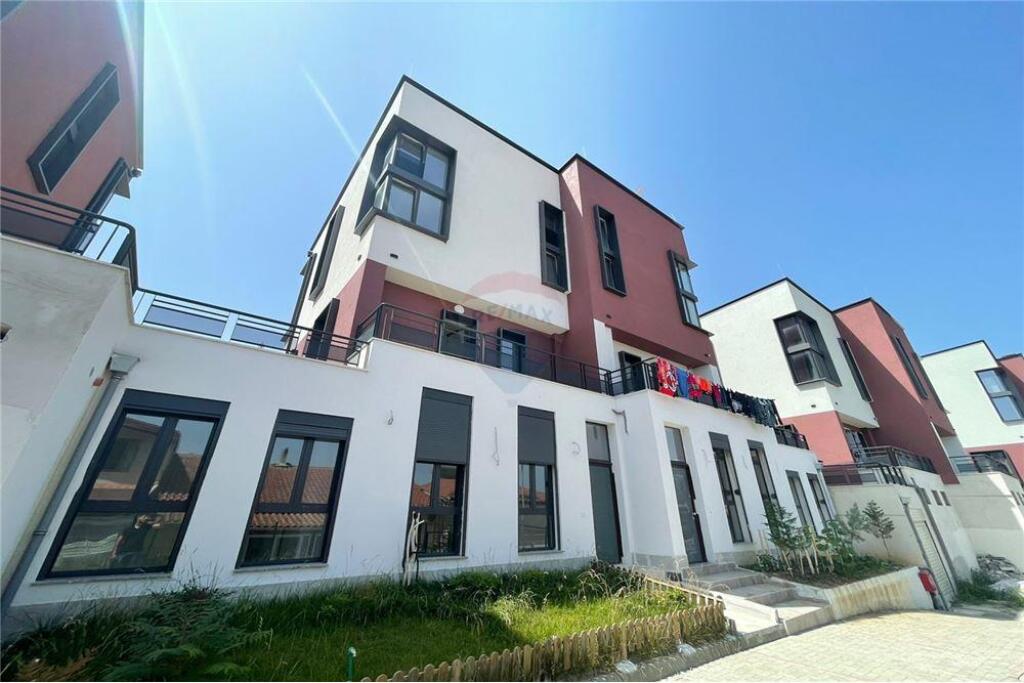 A 3-story villa is offered for sale in Kombinat.