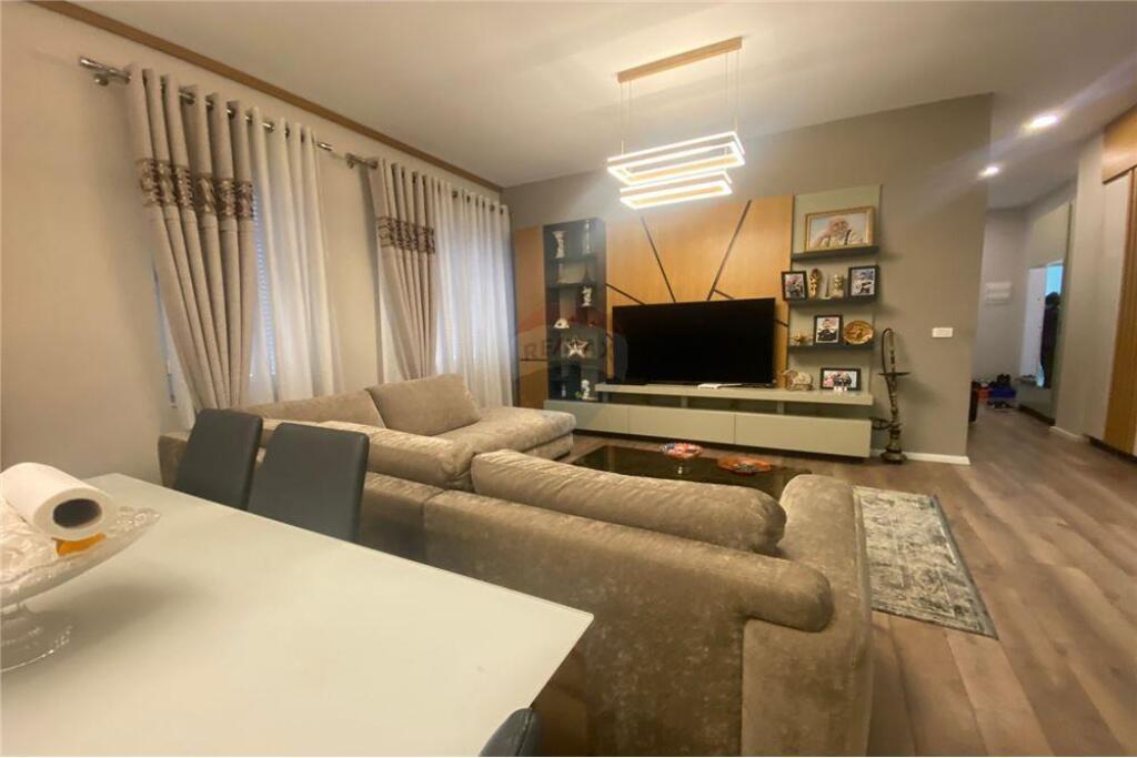 For sale 2+1+2 apartment in Laprake.