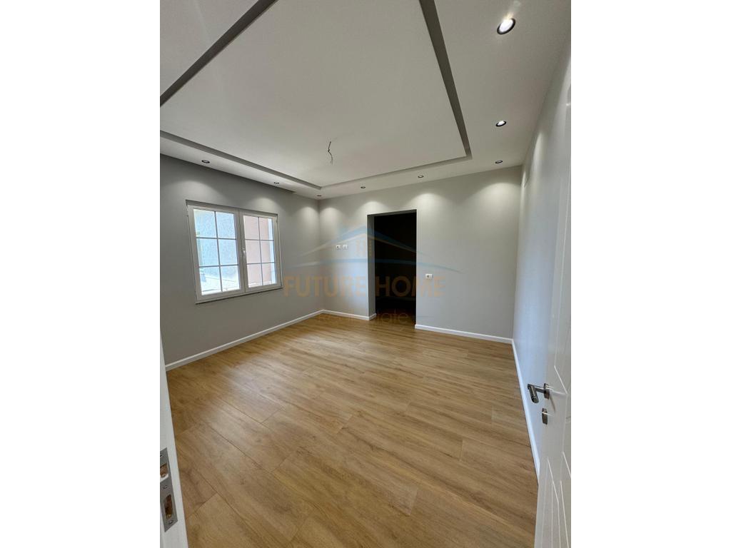 For sale, Apartment 3+1+2, Fresku, Tirana.