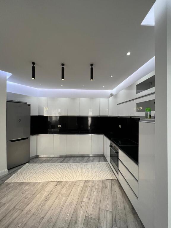 Shitet apartament 2+1 tek kompleksi fratari, Astir