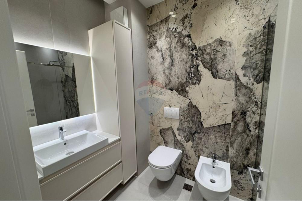 Apartament luksoz 2+1+2 te Liqeni i Thate!