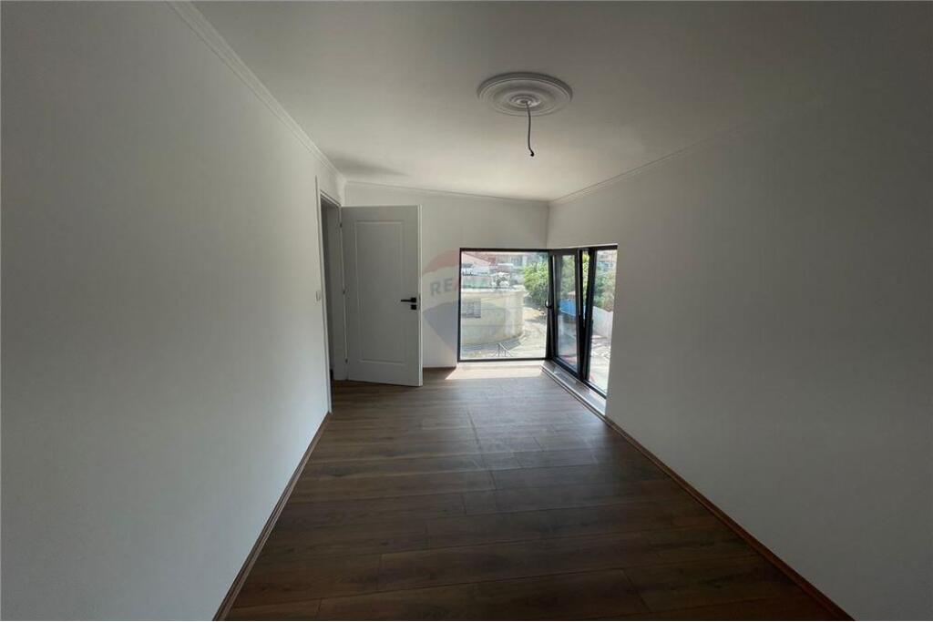 A 3-story villa is offered for sale in Kombinat.
