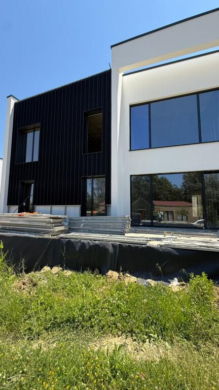 For sale Villa Row with Yard in the Diellon Residence near TEG