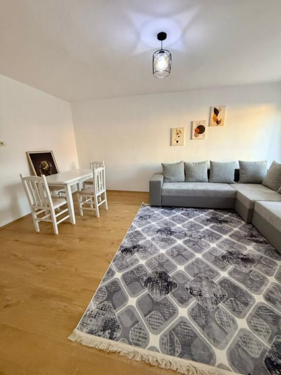 Jepet Me Qera Apartament 1+1+1 Ballkon