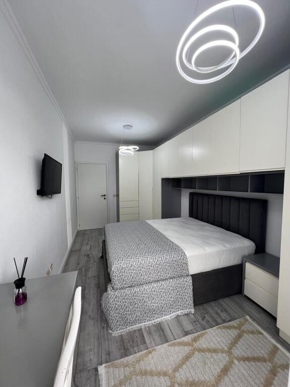 Shitet apartament 2+1 tek kompleksi fratari, Astir