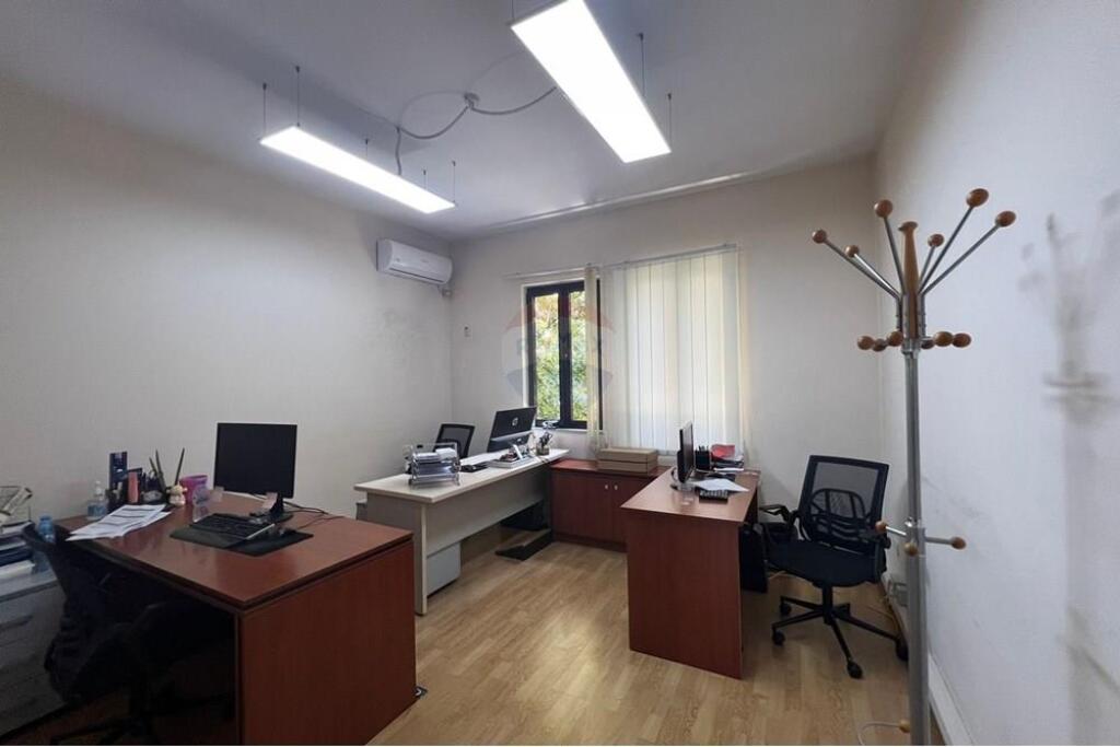 OBJECT FOR OFFICES IN THE PARIS COMMUNITY
