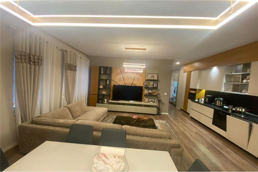 For sale 2+1+2 apartment in Laprake.