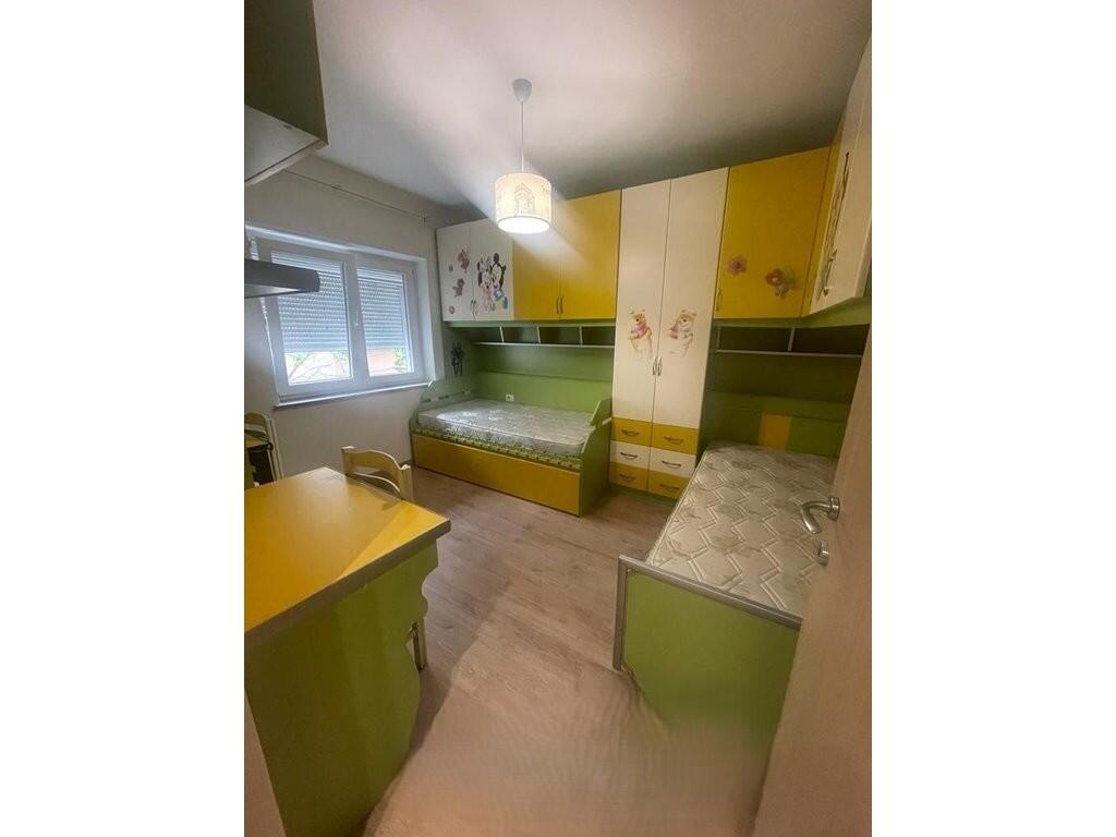Apartament 2+1 me qira – Rruga Petronini Luarasi, Shkolla e Baletit