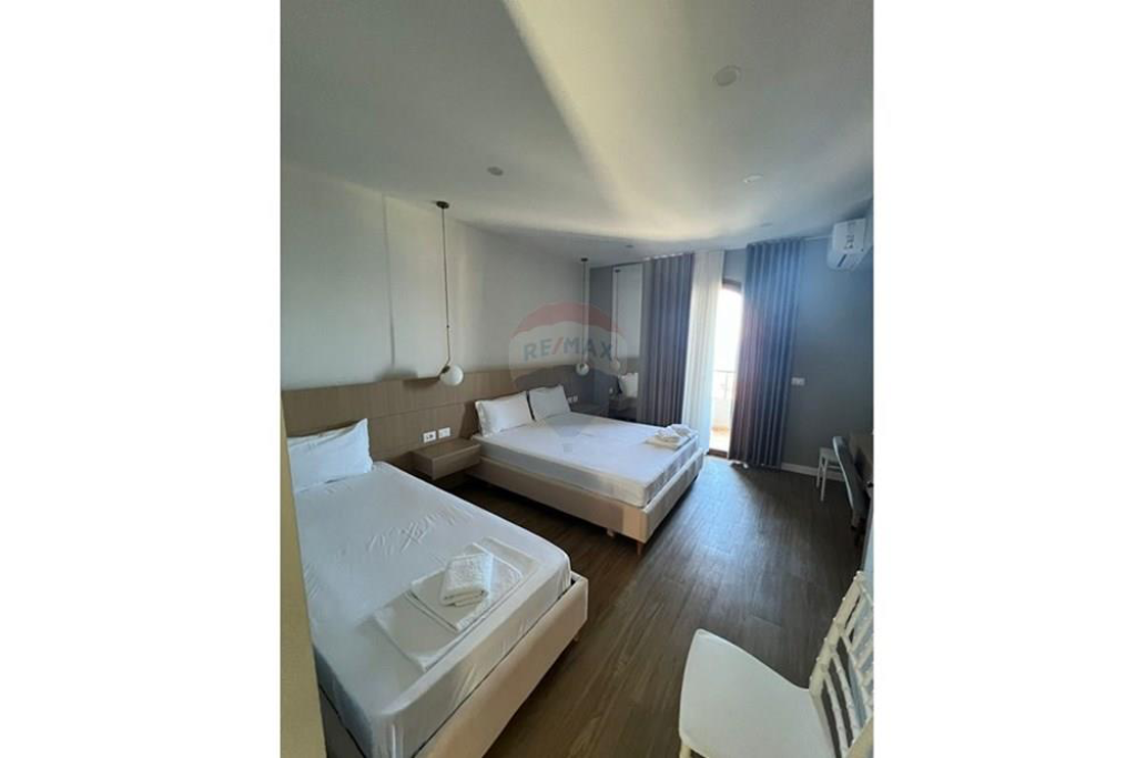 Hotel ne Shitje me pamje nga Deti, Vlore!