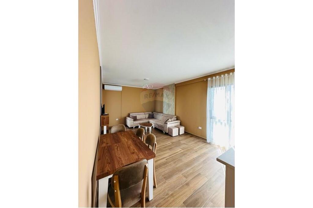 Apartment 2+1 for rent at Farmacia 10, Rruga e Dibres.