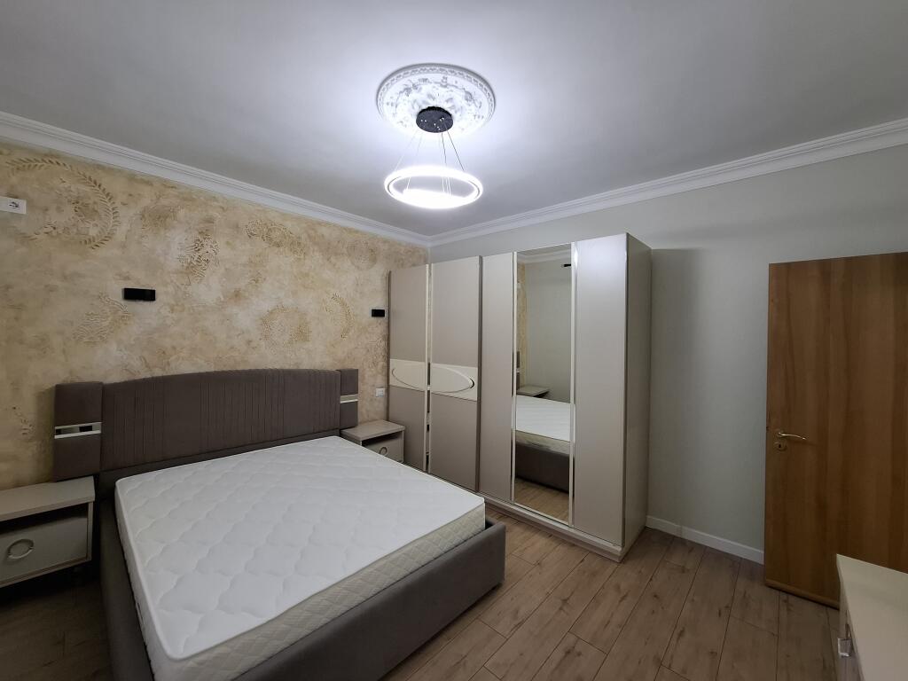 In Affitto: Appartamento 1+1 con Balcone (📍Xhamllik – Di fronte al Neptun) - 3° Piano – 60m² || €520/mese