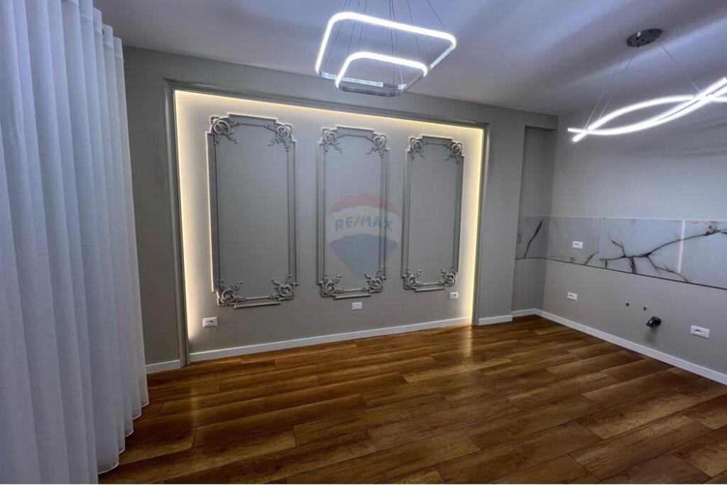 Shitet apartament 1+1 tek Rruga e Kavajes.
