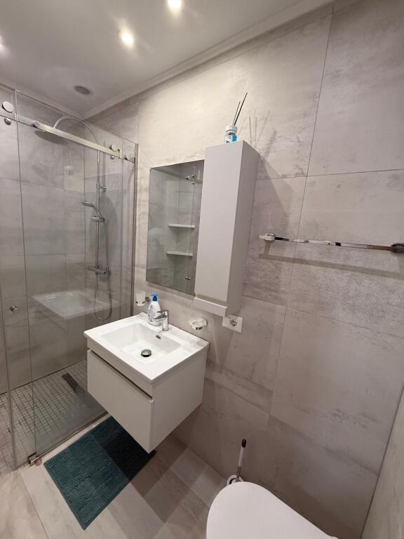 Modern 2+1+2 Apartment with Parking Option