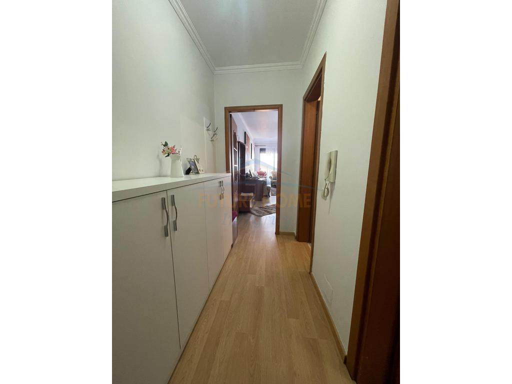 Qera, Apartament 3+1+2, Xhamia e Tabakëve, Tiranë.