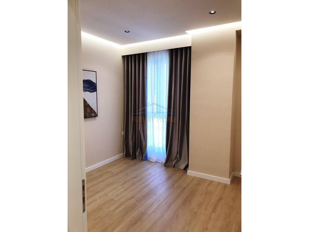 For sale apartment 2+1+2 Pazari i Ri