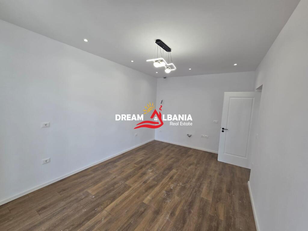 2+1+2 WC apartment for sale in Myslym Shyr, near Pjeter Budi School in Tirana (ID 4129523)