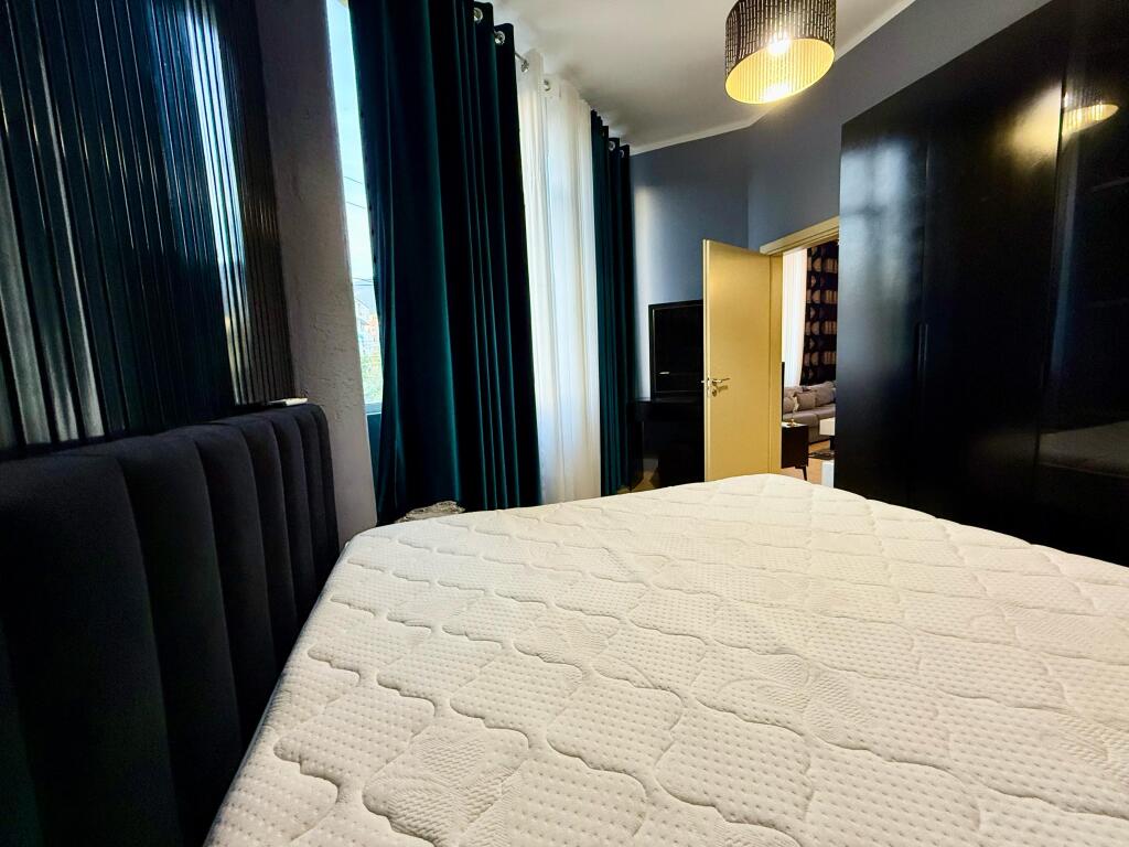Shitet apartament 1+1 me post parkimi ne Fresk, rruga Dalip Topi