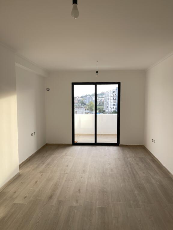 Shitet apartament 2+1+2 Astir