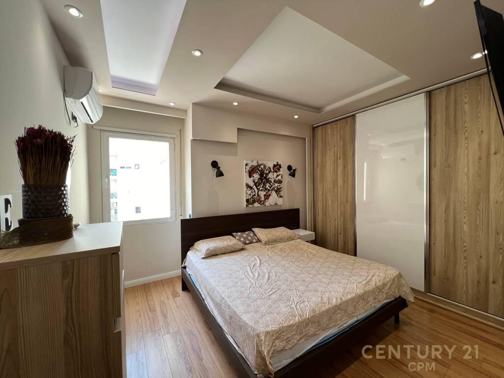 2+1 apartment for rent at Liqeni i Thate!
