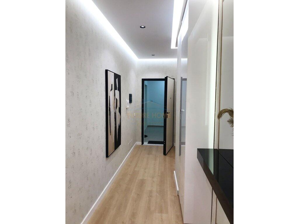 For sale apartment 2+1+2 Pazari i Ri