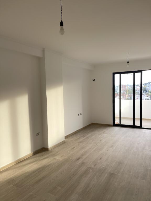 Shitet apartament 2+1+2 Astir