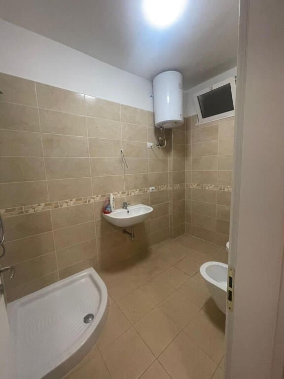 Appartamento in Affitto 2+1 a Kinostudio (ID B220287) Tirana.