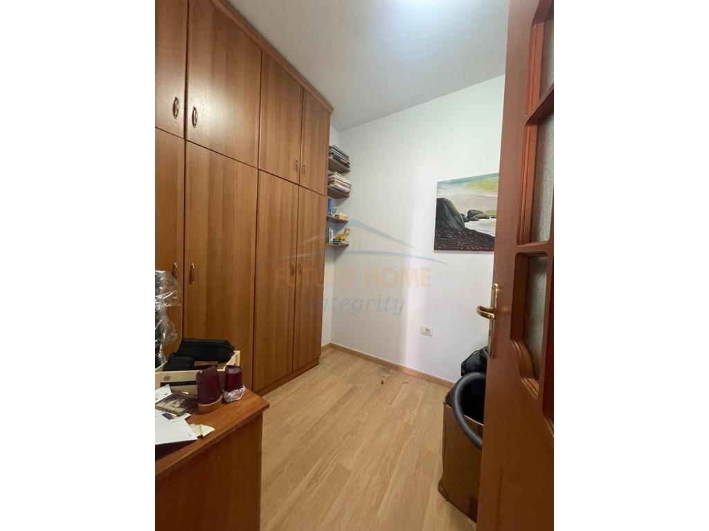 Qera, Apartament 3+1+2, Xhamia e Tabakëve, Tiranë.