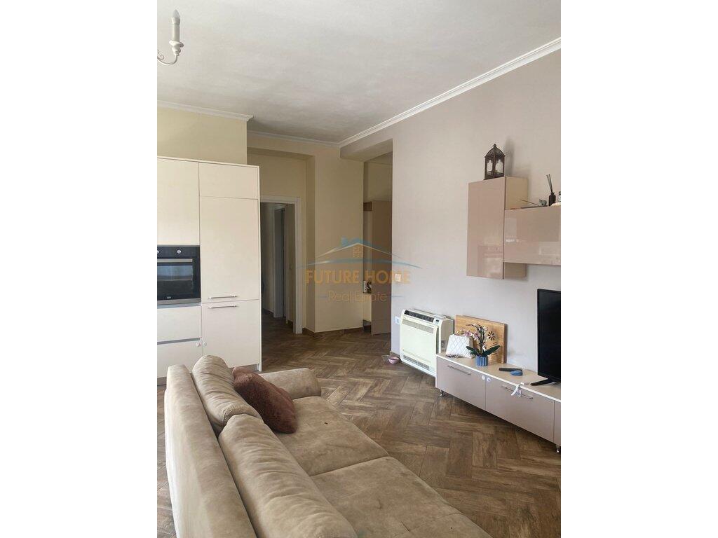 Sale, Apartment 2+1+2, Kavaja Street!