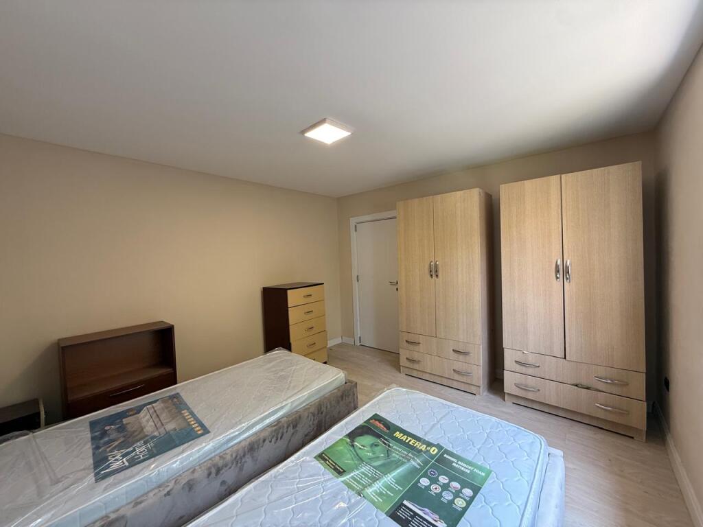Shtëpi private një katëshe për qira në Selitë