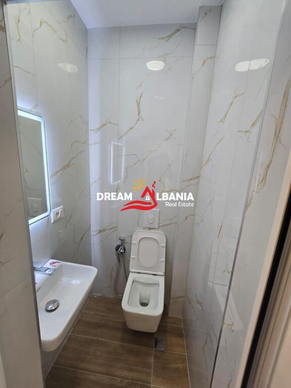 2+1+2 WC apartment for sale in Myslym Shyr, near Pjeter Budi School in Tirana (ID 4129523)