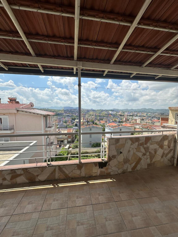 Jepet me qera hyrje ne shtepi private 1+1 te Kodra e Priftit,
