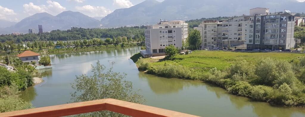 In Affitto Appartamento 4+1+3 Bagni + 2 Balconi