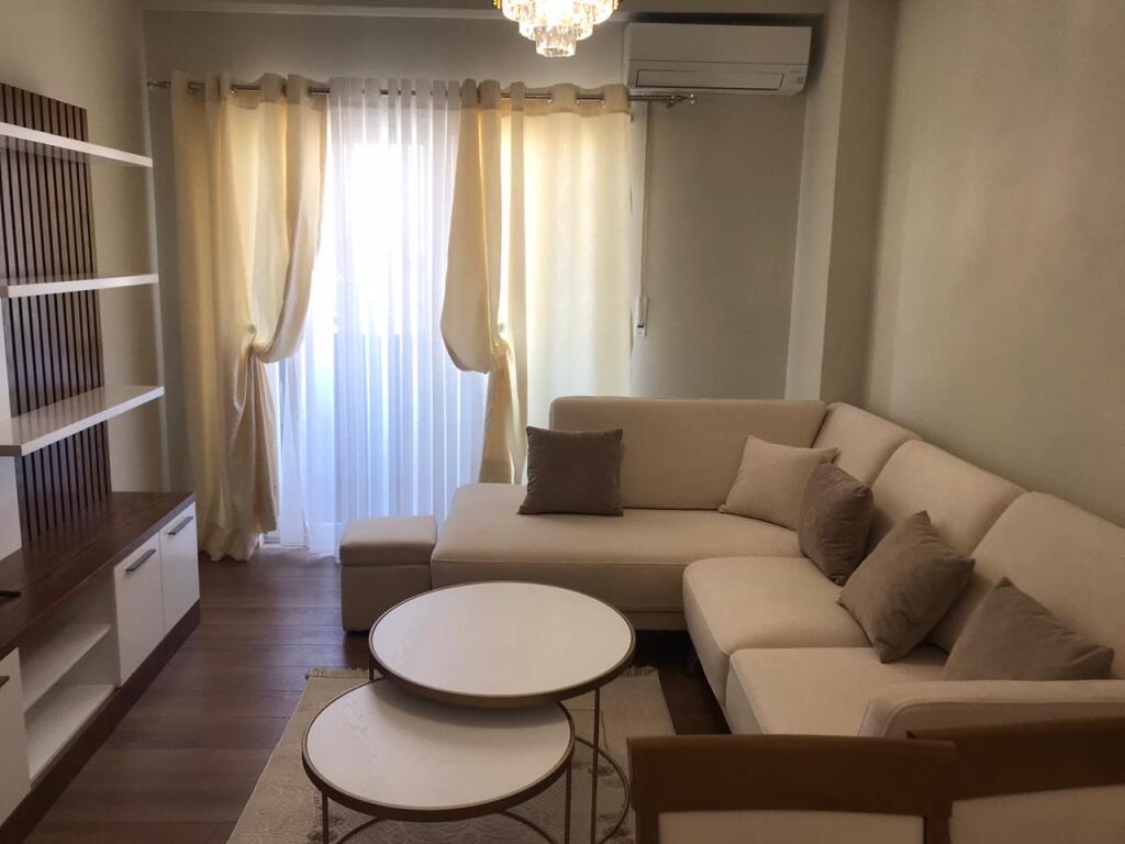 Jepet Me Qera Apartament 2+1+1 Ballkon