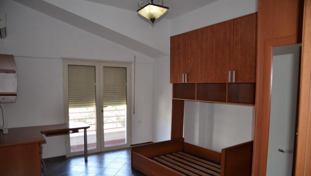 In Affitto Appartamento 4+1+3 Bagni + 2 Balconi