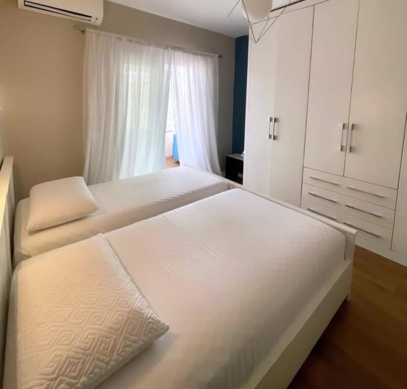Paris Commune, at the beginning of the Delegations Park we sell: Super apartment 1+1