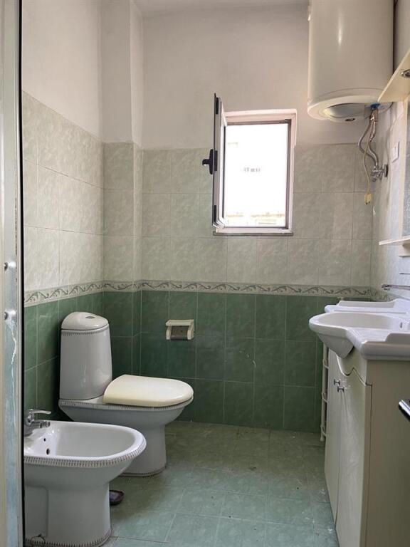 Një apartament 2+1 jepet me qera tek Joena, 21 dhjetori.
