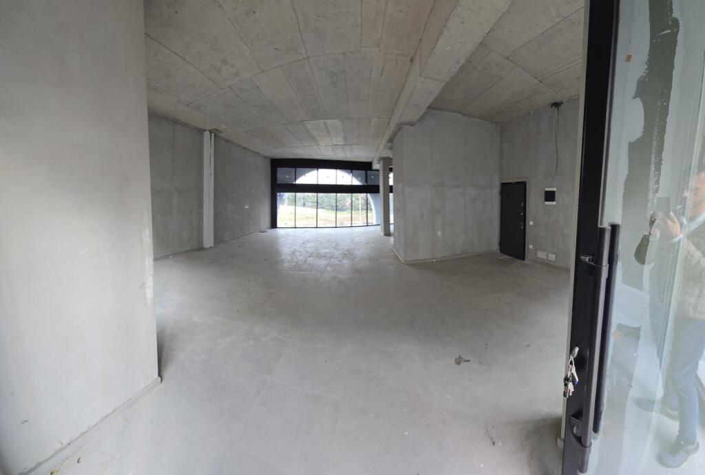 JEPET ME QERA AMBJENT BIZNESI 127M2 ASTIR