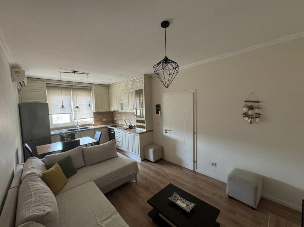 1+1 apartment for rent at 21 Dhjetori!