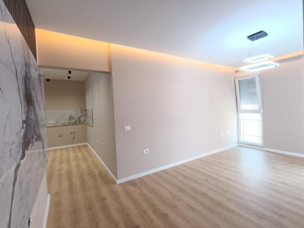 2+1 Apartment for Sale - Pazari i Ri, near Optika Roma