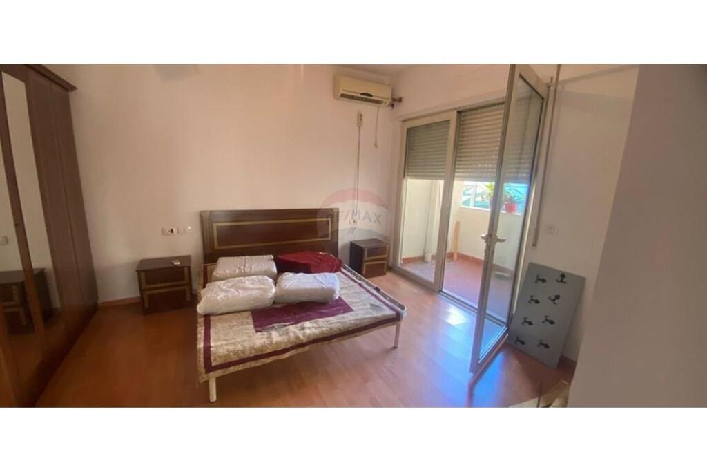 2+1+2 for rent, Kristal center
