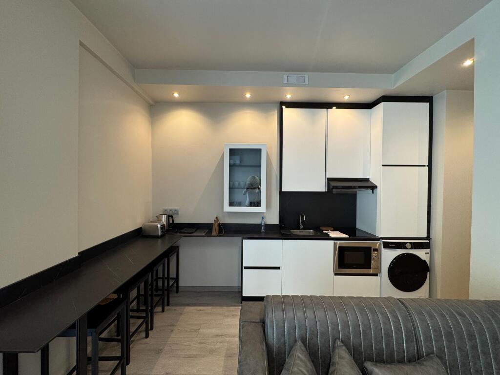 Qira, Apartament 1+1 Liqeni i Thatë, Tiranë.