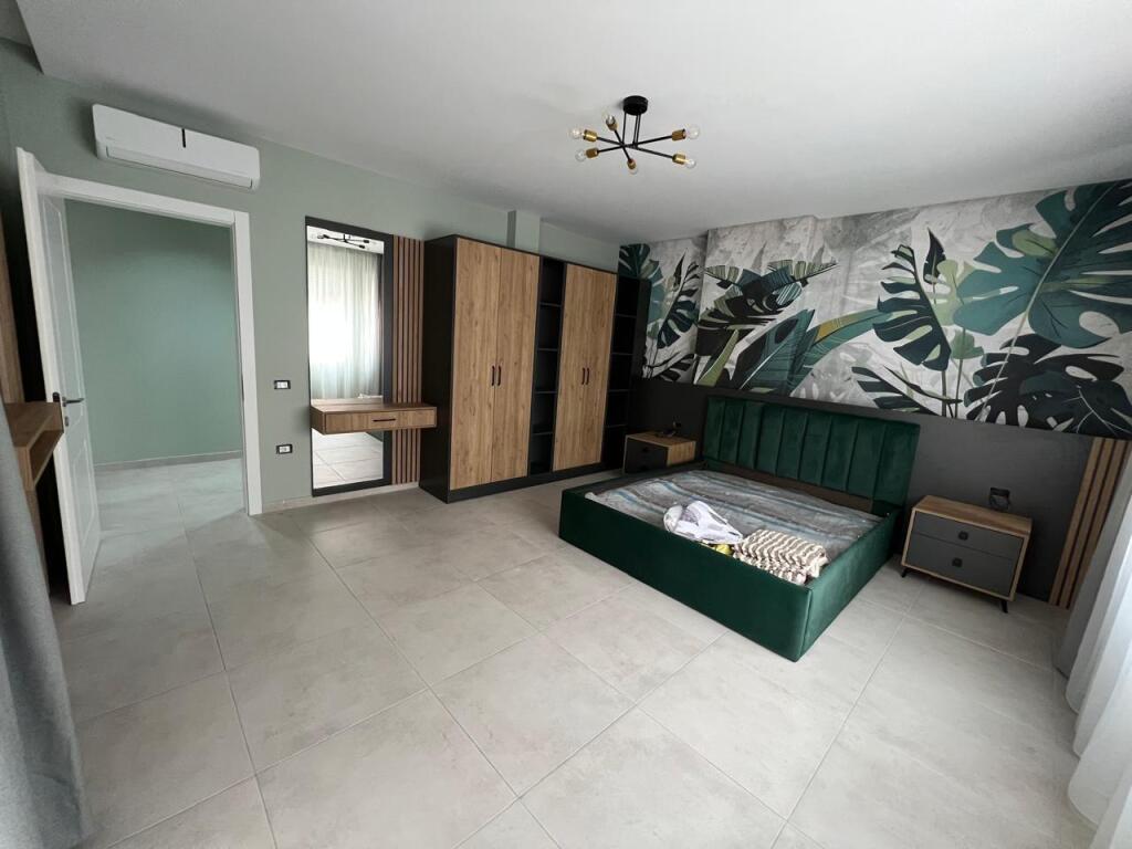 Shitet apartament 2+1+parkim tek Green City.