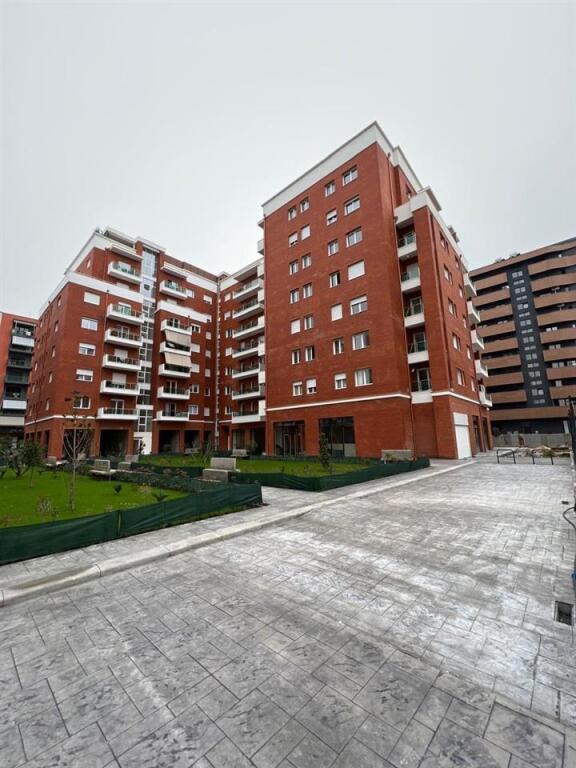 Shitet apartament 2+1+parkim tek Green City.
