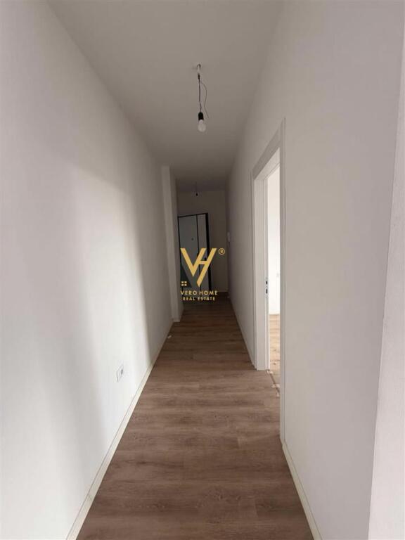 OFFICE 70M2 FOR RENT ON BULEVARDI I RI