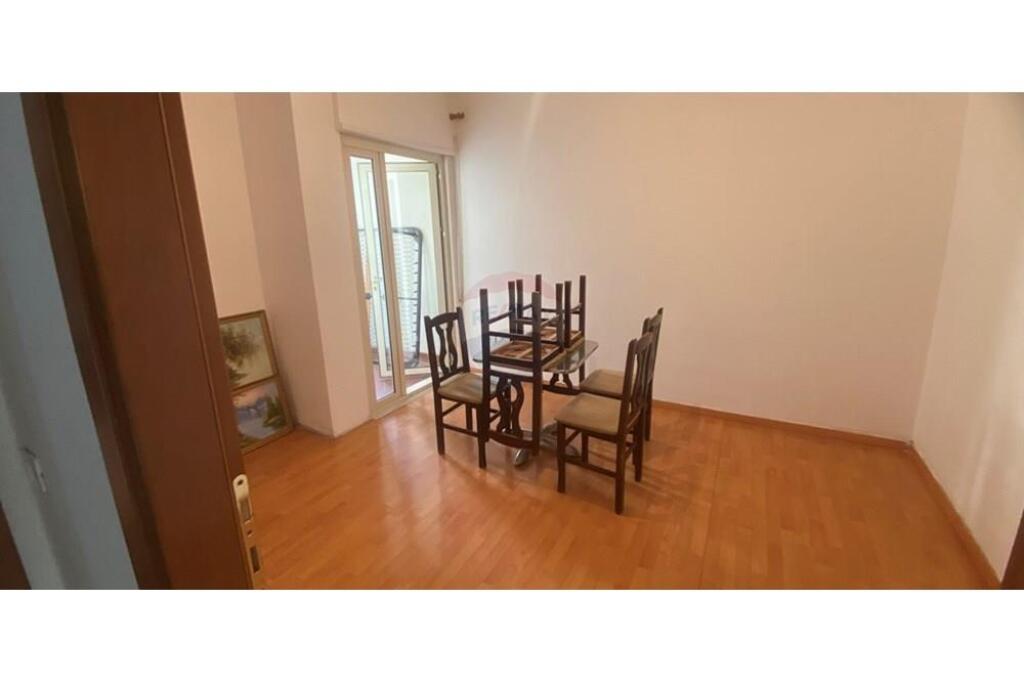 2+1+2 for rent, Kristal center