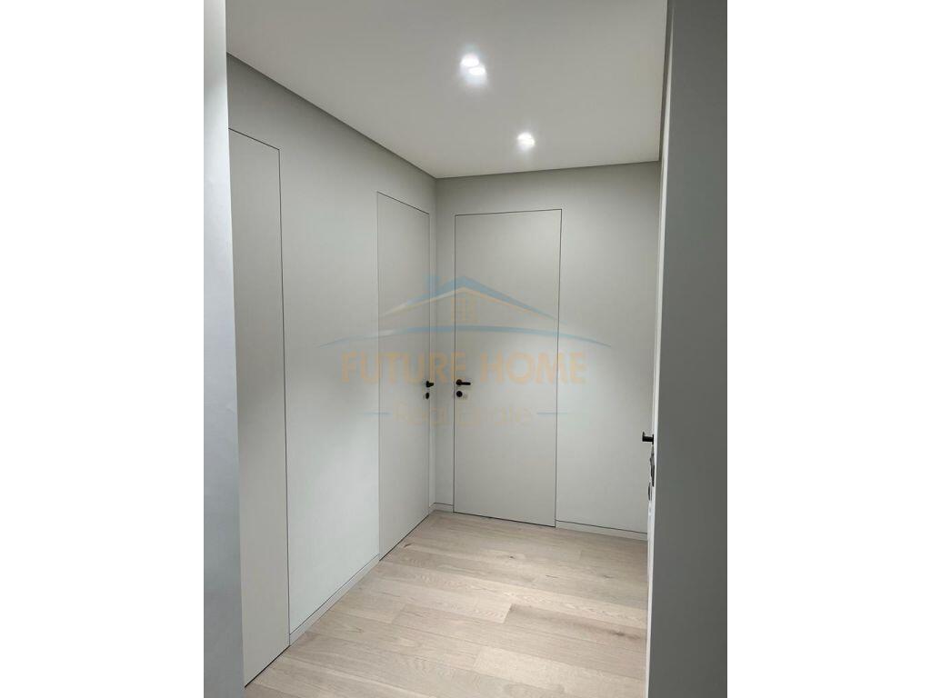 Shitet, Apartament Duplex, me Verandë + Post Parkimi